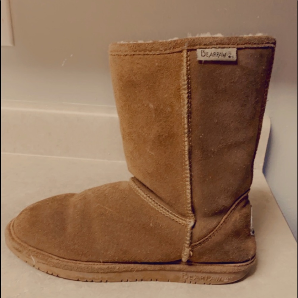 Bearpaw boots. Size 8. Tan.